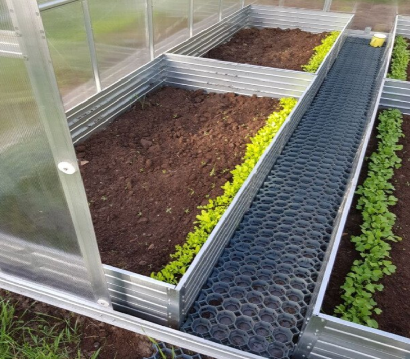 GREENHOUSE/GARDEN BED