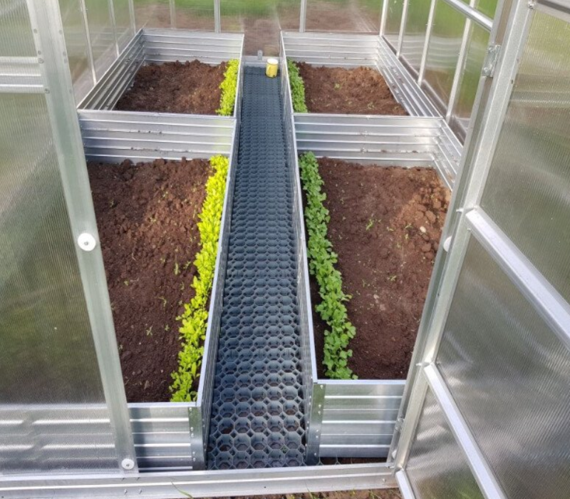 GREENHOUSE/GARDEN BED
